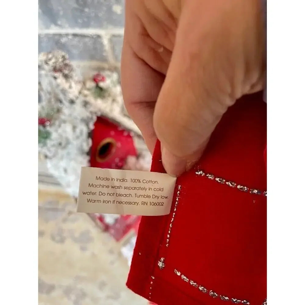 Napkin Set of 4 Cynthia Rowley Red with Silver Cloth Holiday 19